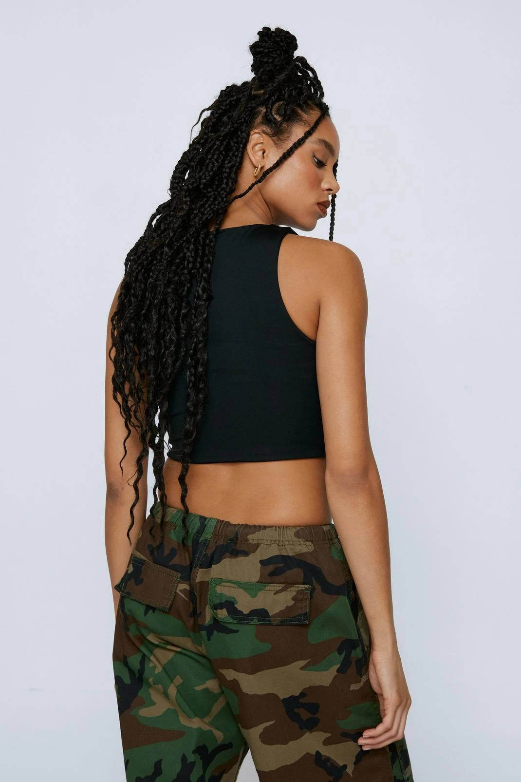 Slinky Cropped Sleeveless Vest - Image 3